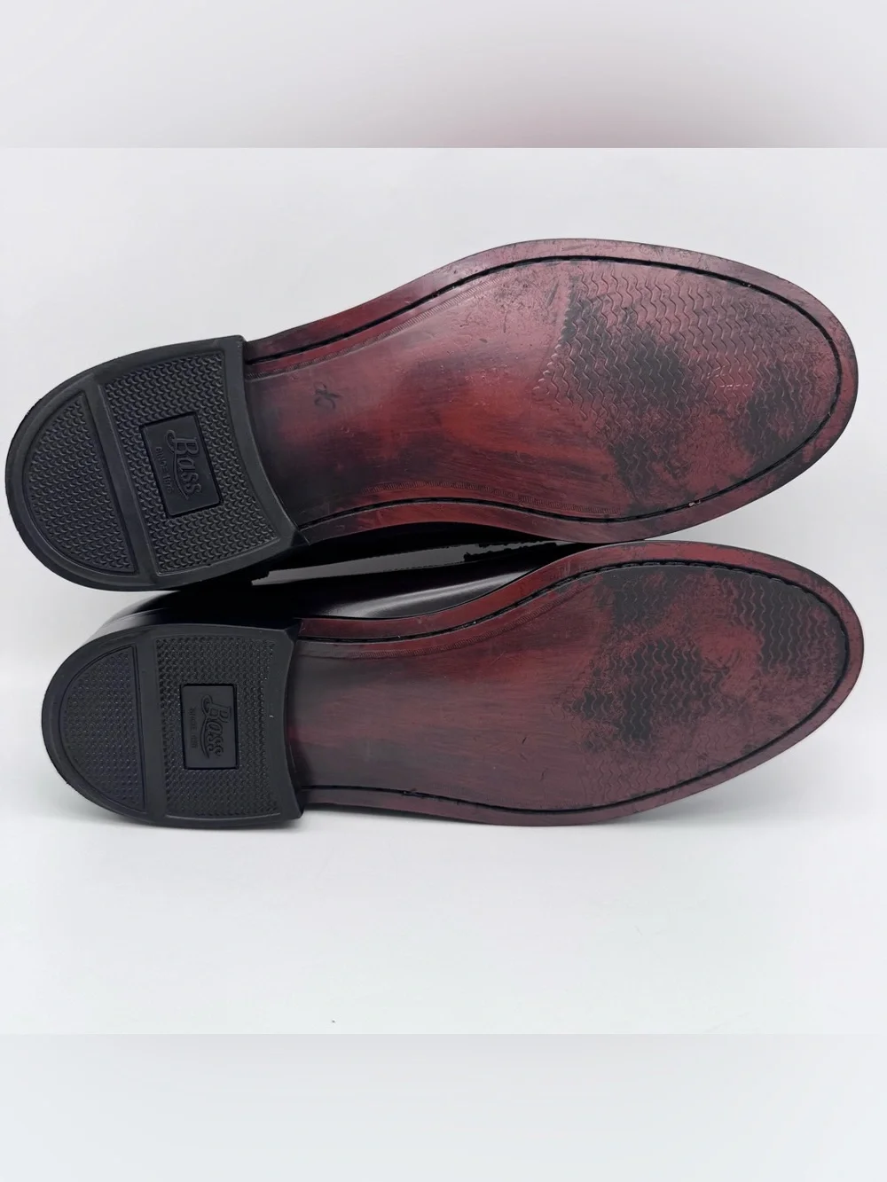 G.H. Bass & Co Jeffrey Burgundy Leather Tassel Loafers Men's Size 9 W Dress Shoe